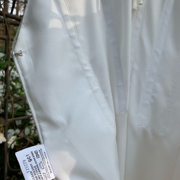 Wedding Dress - Picture 6 of 7